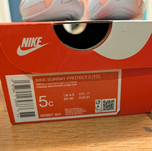 Nike Kids Sunrays in Peach and Light Blue - Picture 3 of 3
